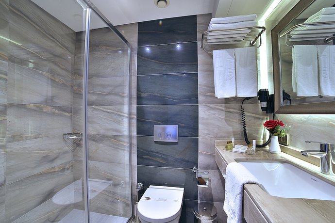 Imagen de la habitación del Corner Hotel. Foto 16