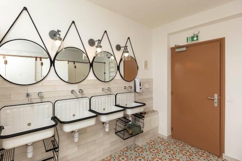 Imagen general del Corsica Hostel Porto-Vecchio, partie dortoirs. Foto 11