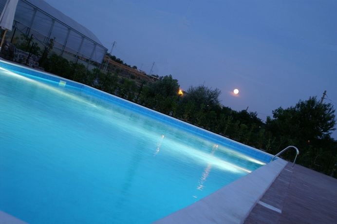 Imagen de la piscina del Corte Aragonese. Foto 17