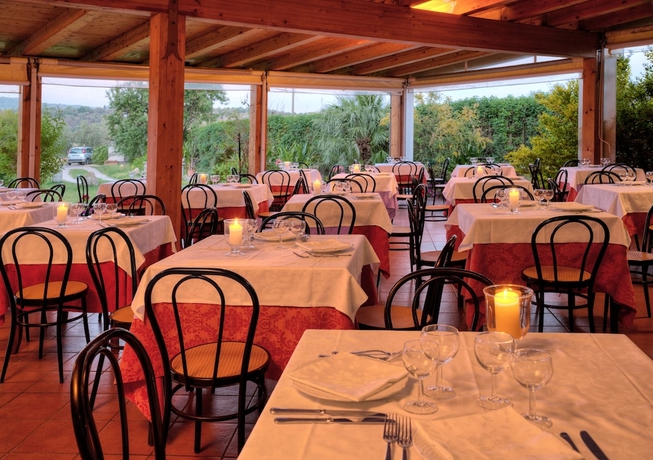 Imagen del bar/restaurante del Corte Aragonese. Foto 4