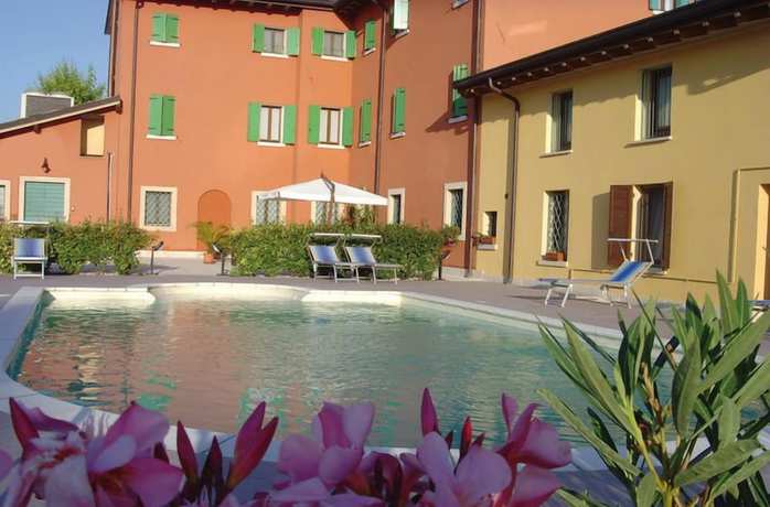 Imagen de la piscina del Corte Castelletto. Foto 19