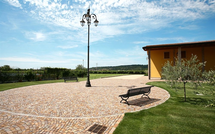 Imagen de los exteriores del Corte San Felice. Foto 11