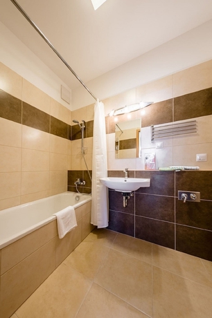 Imagen de la habitación del Corvin Holiday Apartment Hotel. Foto 9