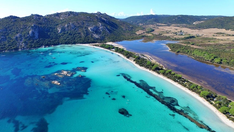Imagen de los exteriores del Costa Nera. Foto 16