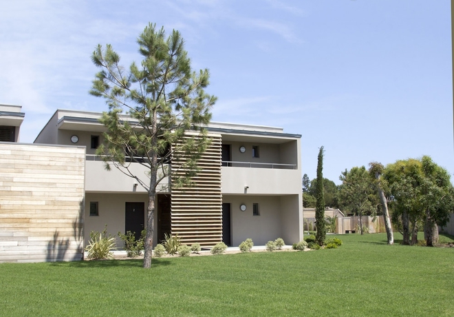 Imagen de los exteriores del Costa Nera. Foto 18