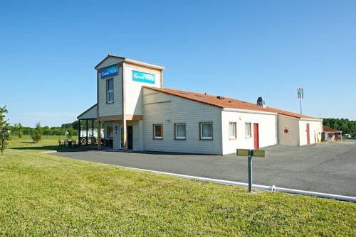 Imagen de los exteriores del Couett'hotel Saint Jean D'ang&eacute;ly. Foto 10