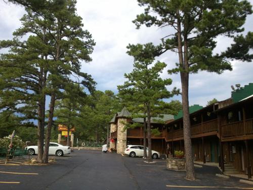 Imagen de los exteriores del Country Mountain Inn, Eureka Springs. Foto 8