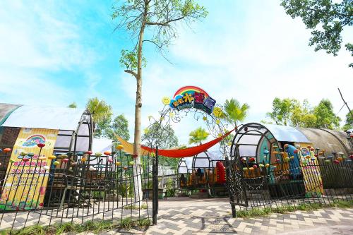 Imagen de los exteriores del Country Utopian Inn. Foto 7