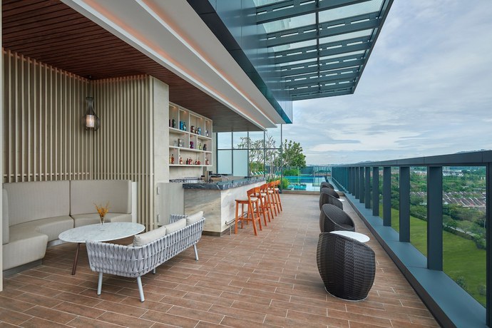 Imagen del bar/restaurante del Courtyard By Marriott Setia Alam. Foto 2