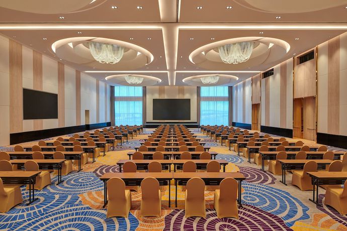 Imagen de los interiores del Courtyard By Marriott Setia Alam. Foto 17