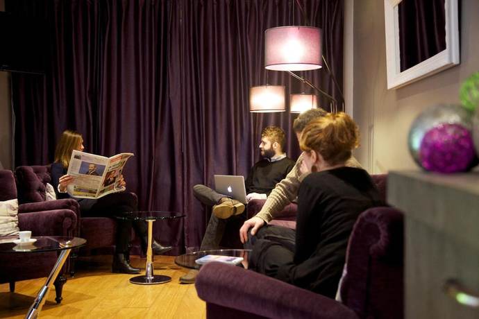 Imagen de la habitación del Cozy Hotel, Restigou. Foto 8