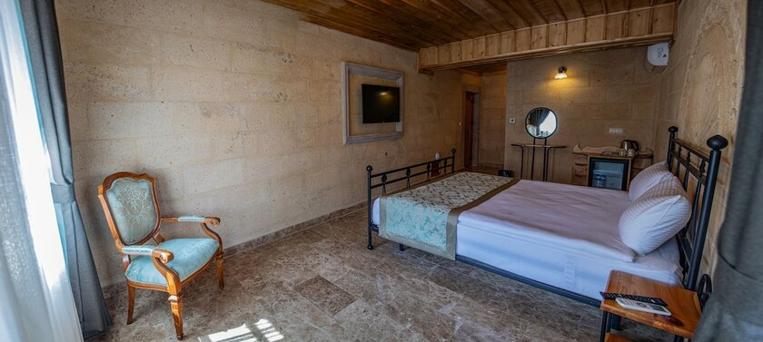 Imagen general del Cratus Stone Palace. Foto 2