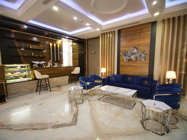 Imagen de los interiores del Crown Rose Hotel. Foto 20