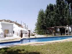 Imagen de los exteriores del Cueva El Guindas. Foto 8