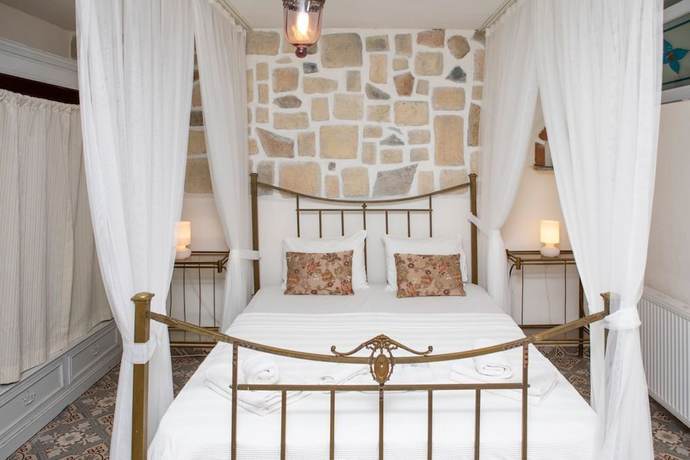 Imagen de la habitación del Cunda Battalos K&uuml;&ccedil;&uuml;k Otel. Foto 7