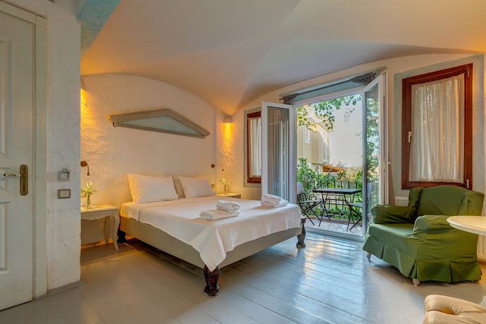 Imagen de la habitación del Cunda Battalos K&uuml;&ccedil;&uuml;k Otel. Foto 12