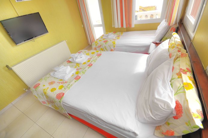 Imagen de la habitación del Cunda Ezer Otel. Foto 3