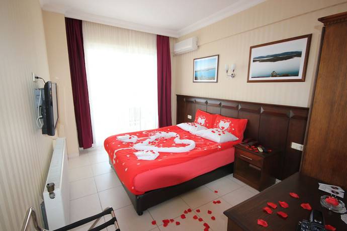 Imagen de la habitación del Cunda Ezer Otel. Foto 5
