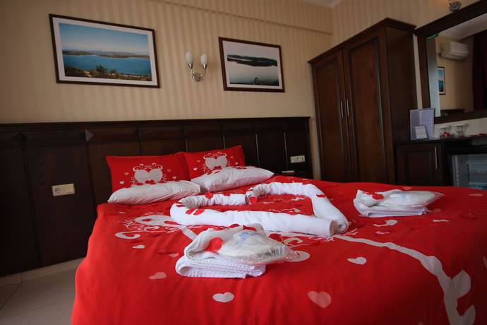 Imagen de la habitación del Cunda Ezer Otel. Foto 10