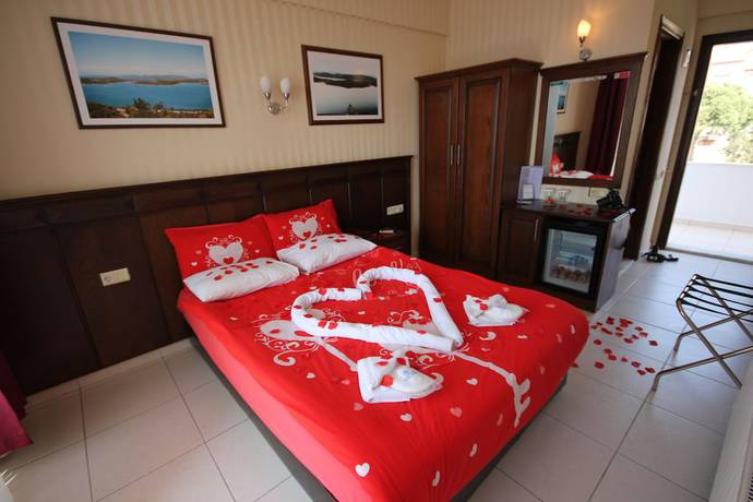 Imagen de la habitación del Cunda Ezer Otel. Foto 13