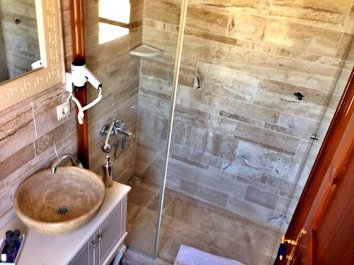 Imagen de la habitación del Cunda Vrodi Hotel. Foto 4
