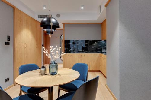 Imagen de la habitación del DEO PLAZA Suites & Riverside by Downtown Apartments. Foto 11