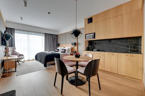 Imagen de la habitación del DEO PLAZA Suites & Riverside by Downtown Apartments. Foto 19