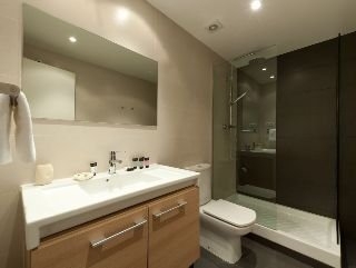 Imagen de la habitación del Dailyflats Modern Ramblas. Foto 5