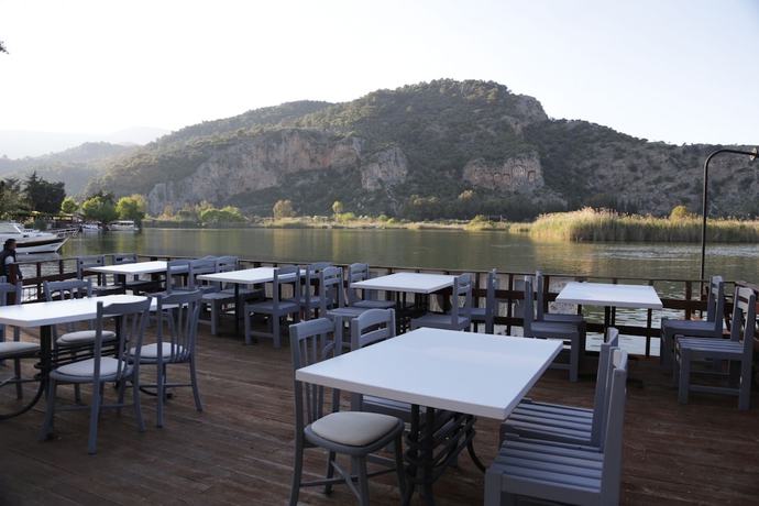 Imagen del bar/restaurante del Dalyan Holiday Hotel. Foto 5