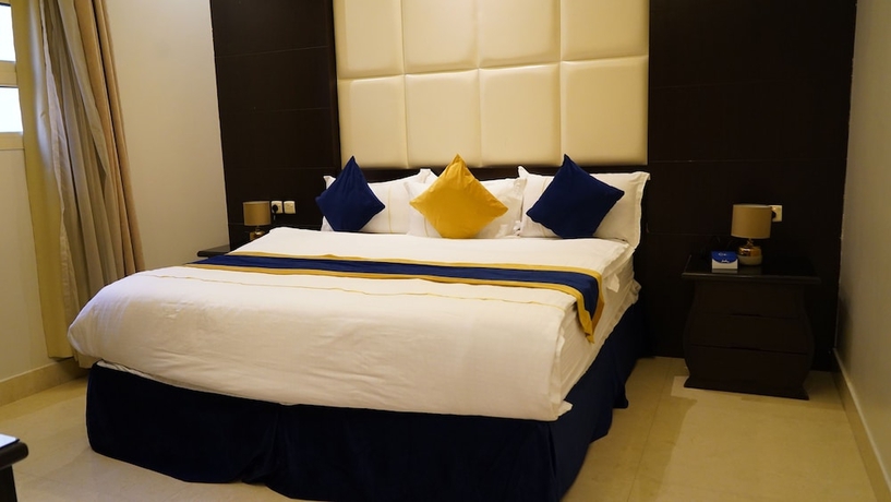 Imagen de la habitación del Dana Hotel Suites. Foto 2