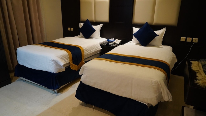 Imagen de la habitación del Dana Hotel Suites. Foto 9