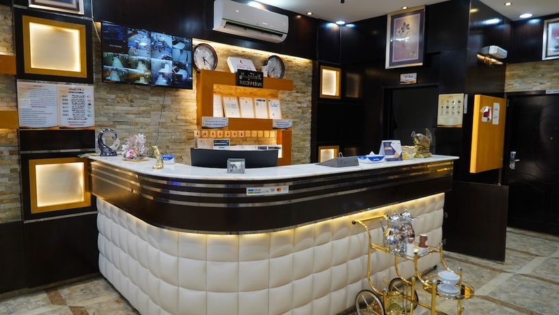 Imagen de los interiores del Dana Hotel Suites. Foto 16