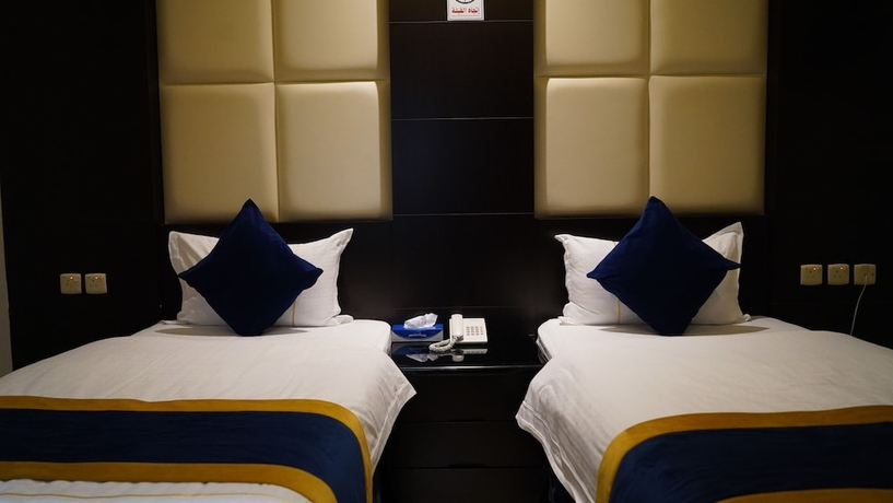 Imagen de la habitación del Dana Hotel Suites. Foto 10