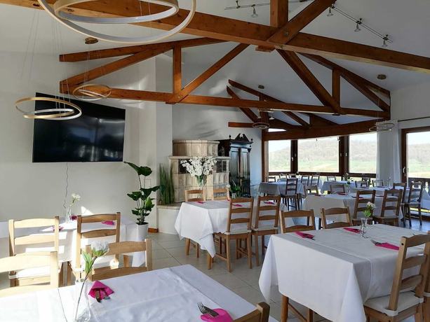 Imagen del bar/restaurante del DandB staycation Resort. Foto 3