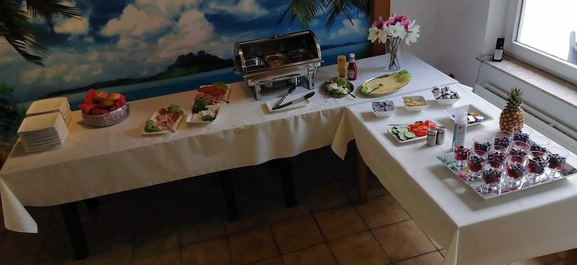 Imagen del bar/restaurante del DandB staycation Resort. Foto 4