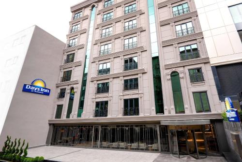 Imagen general del Days Inn by Wyndham Istanbul Bomonti. Foto 11