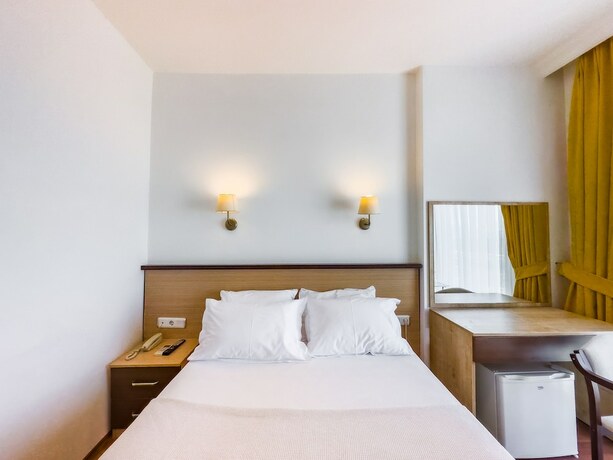 Imagen de la habitación del Dedeoğlu Port Hotel. Foto 20