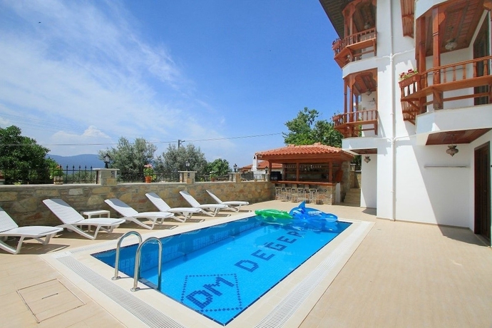 Imagen de la piscina del Deger Apart. Foto 18