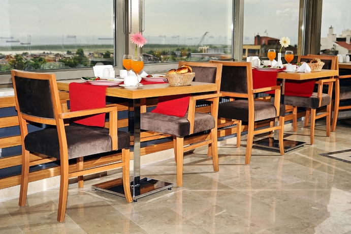 Imagen del bar/restaurante del Delta Hotel Istanbul. Foto 3