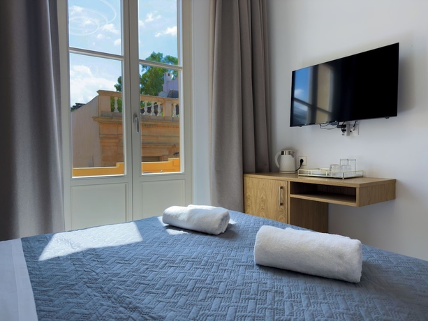 Imagen de la habitación del Deluxe Center Suites. Foto 3
