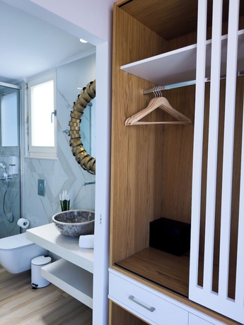 Imagen de la habitación del Deluxe Center Suites. Foto 5