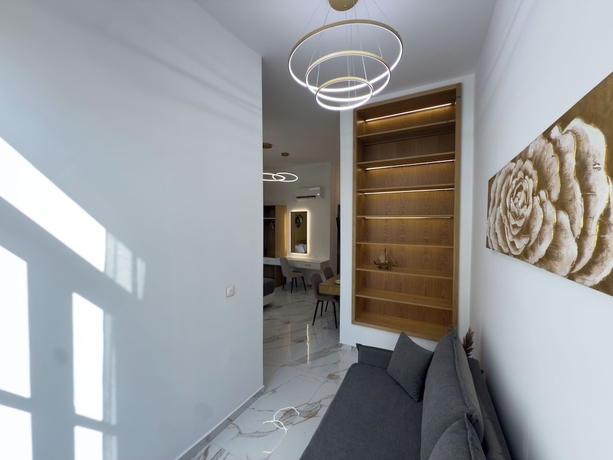 Imagen de la habitación del Deluxe Center Suites. Foto 6