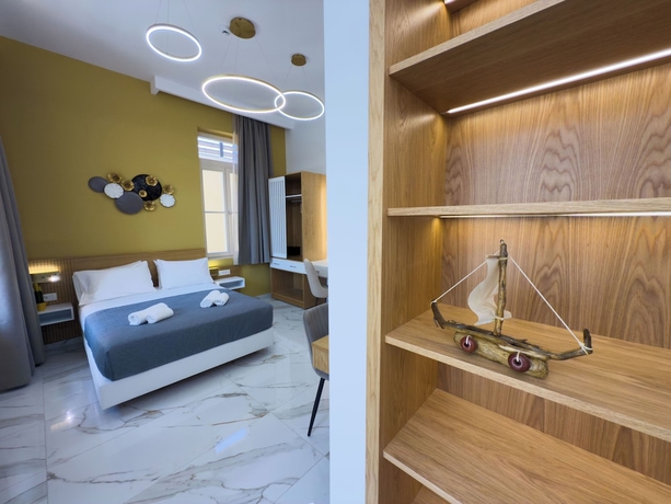 Imagen de la habitación del Deluxe Center Suites. Foto 7