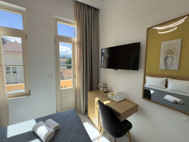 Imagen de la habitación del Deluxe Center Suites. Foto 8