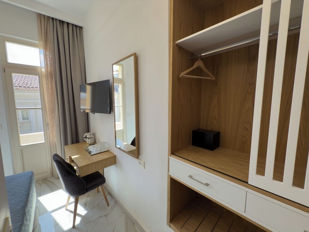 Imagen de la habitación del Deluxe Center Suites. Foto 9