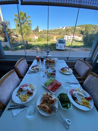 Imagen del bar/restaurante del Denge Pansiyon Patara. Foto 6