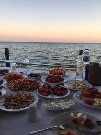 Imagen del bar/restaurante del Deniz Otel, Buyukcekmece. Foto 3
