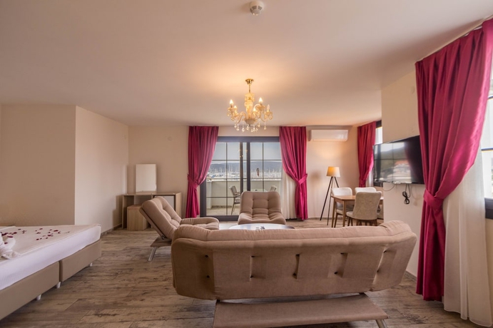 Imagen de la habitación del Deniz Otel, Seferihisar. Foto 5