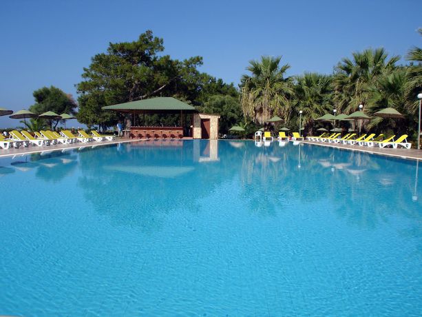 Imagen de la piscina del Denizati Holiday Village. Foto 15