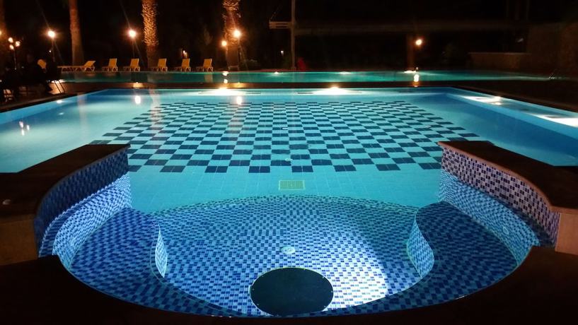 Imagen de la piscina del Denizati Holiday Village. Foto 17